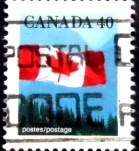 Selo postal do Canadá de 1990 The Canadian Flag over Forest 40 U