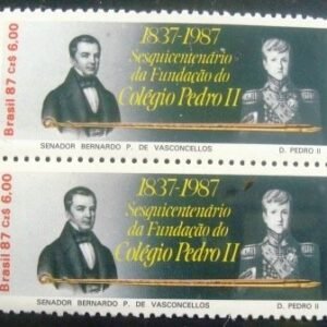 Par de selos postais do Brasil de 1987 Colégio Pedro II