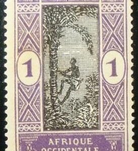 Selo postal de Daomé de 1913 Man climbing oil palm