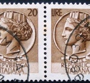 Par de selos postais da Itália de 1955 Coin of Syracuse 20