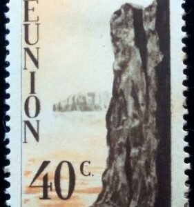 Selo postal de Reunion de 1947 Cliff 40