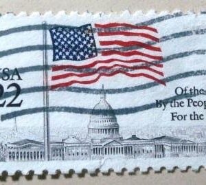 Selo postal dos Estados Unidos de 1985 Flag over the Capitol