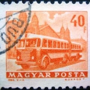 Selo postal da Hungria de 1963 Bus in front of Western Railway Station