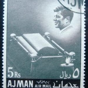 Selo postal de Ajman de 1967 Kennedy Sarcophagus and eternal flame