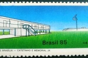 Selo postal de 1985 Catetinho e Memorial - C 1451 U