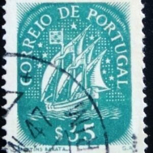 Selo postal de Portugal de 1943 Caravel 0