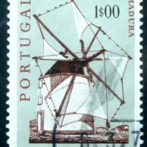 Selo postal de Portugal de 1971 Estramadura Windmill