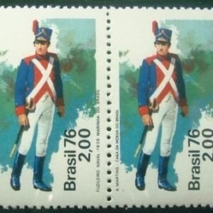 Par de selos postais do Brasil de 1976 Fuzileiro de 1808