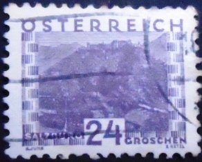 Selo da Áustria de 1932 Hohensalzburg Fortress small format violet