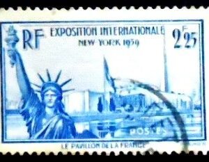 Selo postal da França de 1939 The flag of France