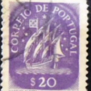 Selo postal de Portugal de 1943 Caravel 0