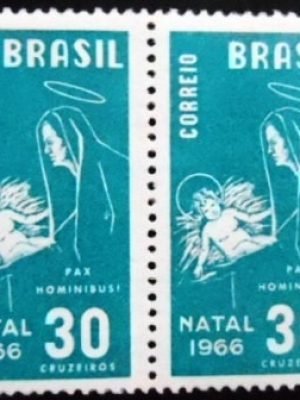 Par de selos postais do Brasil de 1966 Natal 66 M PR