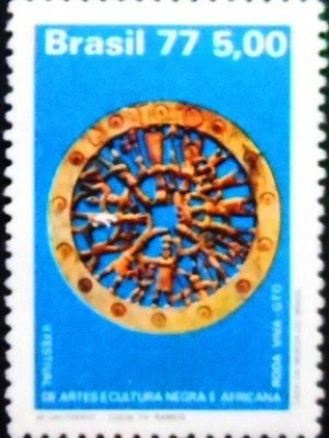 Selo postal do Brasil de 1977 Roda Viva M