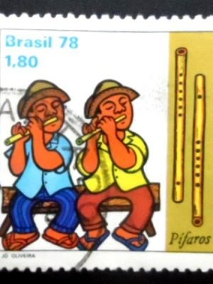 Imagem similar à do selo postal do Brasil de 1978 Tocadores de Pífaros U