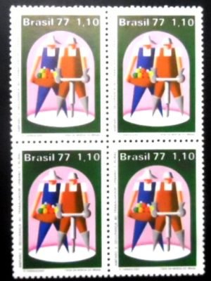 Quadra de selos postas do Brasil de 1977 Trabalhador Urbano e Rural M