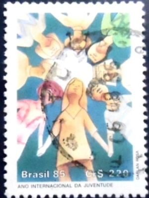 Imagem similar à do selo postal do Brasil de 1985 Juventude U