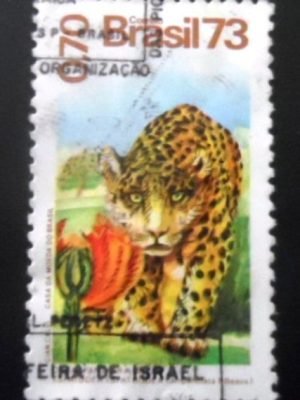 Selo postal do Brasil de 1973 Onça e Espatódea U