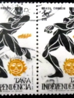 Par de selos postais do Brasil de 1972 Taça Independência U PR