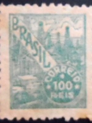 Selo postal do Brasil de 1942 Petróleo 100 N