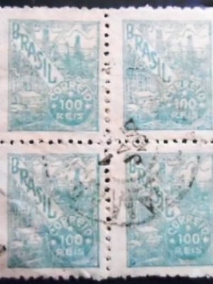 Quadra de selos do Brasil de 1943 Petróleo 100 U V QD