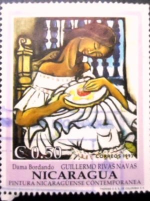 Selo postal da Nicarágua de 1994 Lady Embroidering by Guillermo Rivas Navas U