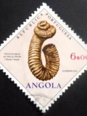 Selo postal de Angola de 1970 Nostoceras U