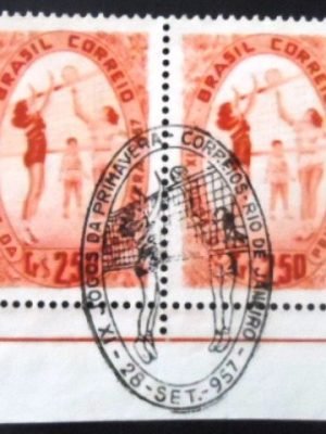 Par de selos postais do Brasil de 1957 Jogos da Primavera NCC PR