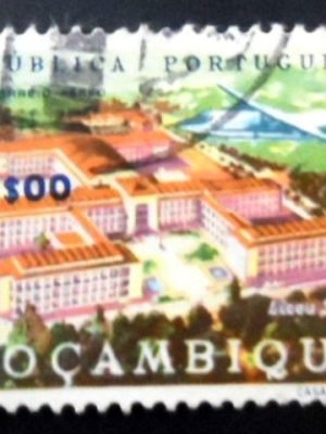 Selo postal de Moçambique de 1962 Salazar High School U