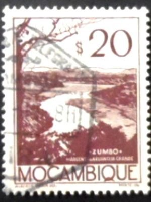 Selo postal de Moçambique de 1948 Zumbo banks of the Aruângua river U Selo postal de Moçambique de 1948 Zumbo banks of the Aruângua river U