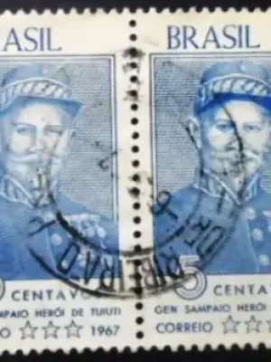 Par de selos postais do Brasil de 1967 Gal. Antonio de Sampaio U PR