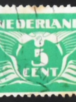 Selo postal da Holanda de 1941 Flying dove 5 U