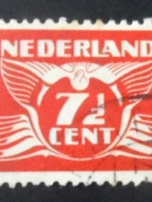 Selo postal da Holanda de 1941 Flying dove 7½ U