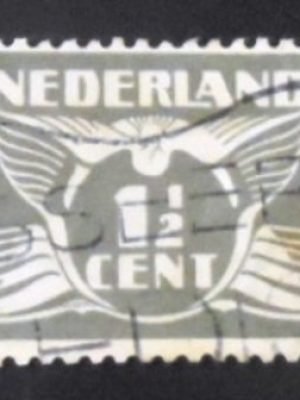 Selo postal da Holanda de 1928 Flying dove 1½ U