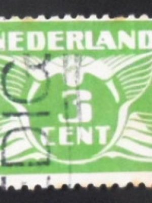 Selo postal da Holanda de 1925 Flying dove 3 U