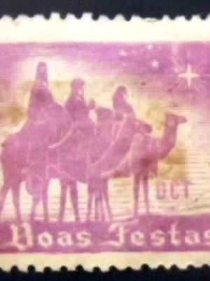 Selo postal do Brasil de 1946 DCT Reis Magos N vinho
