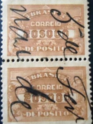Par de selos postais do Brasil de 1920 Depósito 20$ U PR