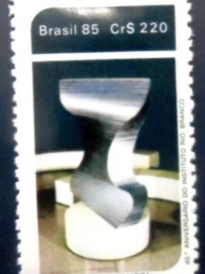 Selo postal do Brasil de 1985 Instituto Rio Branco N