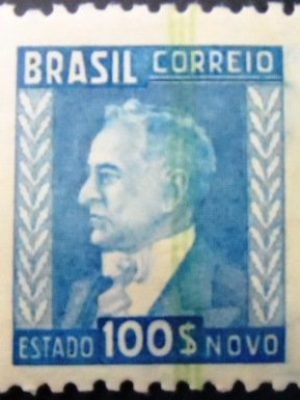Selo postal do Brasil de 1942 Getúlio Vargas A M