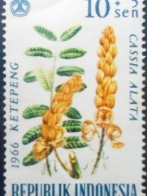 Selo postal da Indonésia de 1966 Candelabra Bush N