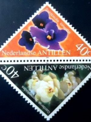 Se-tenant postal das Antilhas Holandesas de 1999 Gardenia jasminoides & Saintpaulia ionantha M SET