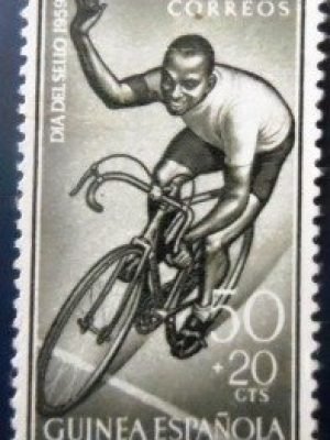 Selo postal da Guiné Espanhola de 1959 Street racing the winner N