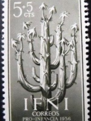 Selo postal de IFNI de 1956 Senecio anteuphorbium 5 + 5 M
