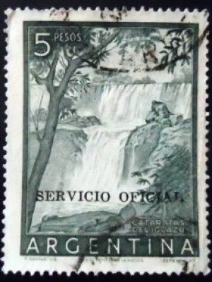 Selo postal da Argentina de 1955 Waterfalls of Iguazú thin overprint U D