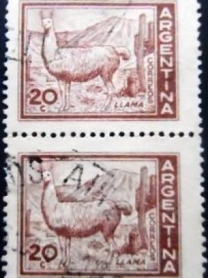 Par de selos postaia da Argentina de 1961 Lhama U PR