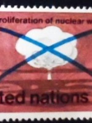 Selo postal das Nações Unidas de 1972 No More Nuclear Weapons 8 M