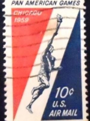 Selo postal dos Estados Unidos de 1959 Runner Holding Torch U