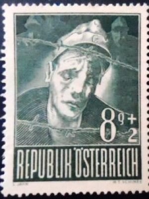 Selo postal da Áustria de 1947 Soldier behind barbed wire N