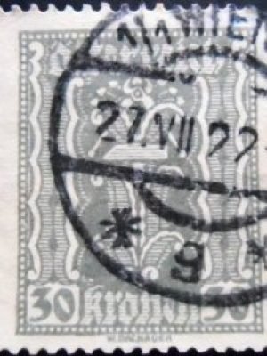 Selo postal da Áustria de 1922 Symbolism hammer & tongs 30 U