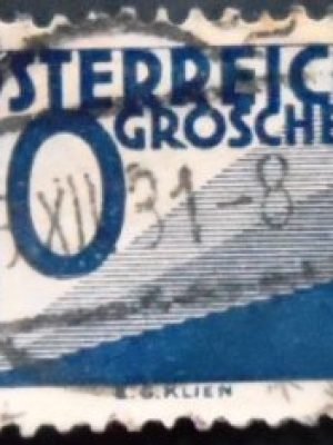 Selo postal da Áustria de 1925 Digit & triangles 10 U