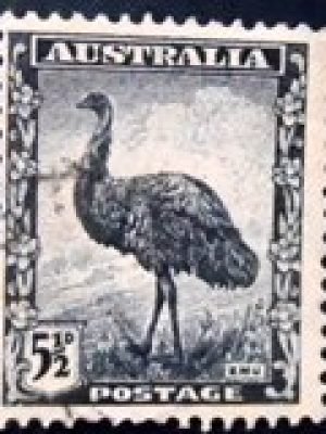 Selo postal da Austrália de 1942 Emu 5½ U